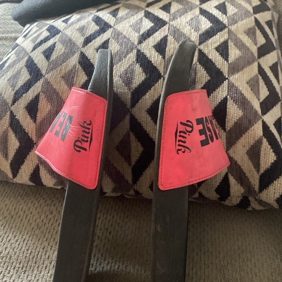 Sandals, branders,pink pink and black size 9 to 10 - Picture 3 of 3